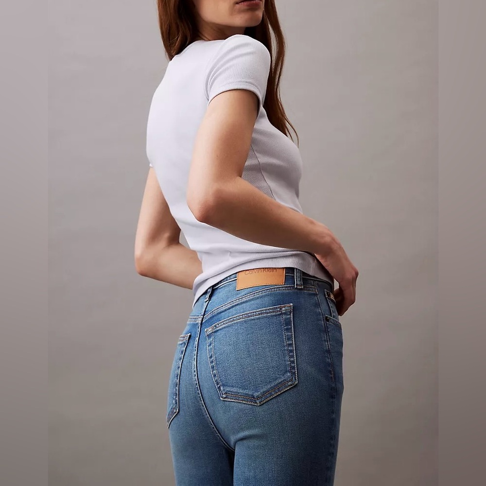 Calvin Klein Vintage High-Rise Slim Fit Jeans – Light Wash Size 25